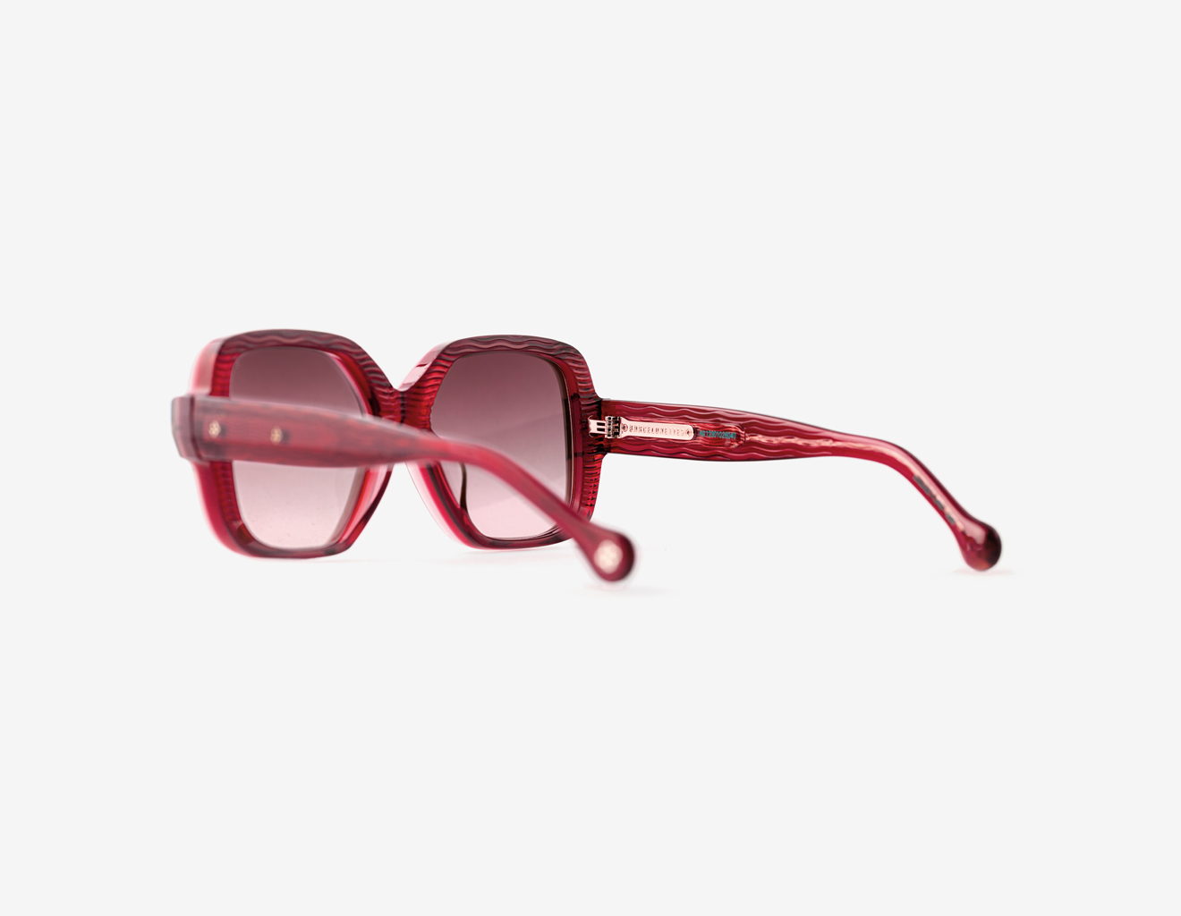 Luxury Japanese eyewear – Bellesguard Bursting Berries sunglasses, acetate in Bursting Berries, Scarlet Blush lenses, 18ct Rosegold plating, Filter Category 1, Barcelunettes view.