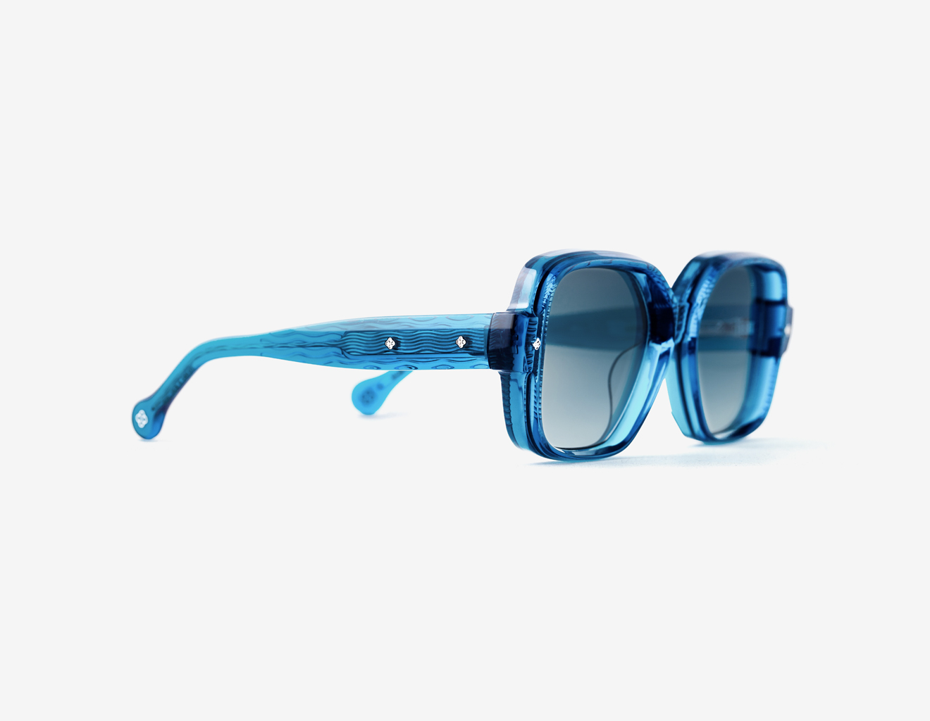 Luxury Japanese eyewear – Bellesguard Cerulean Clarity sunglasses, acetate in Cerulean Clarity, Sea Fusion lenses, Platinum plating, Filter Category 2, right view.