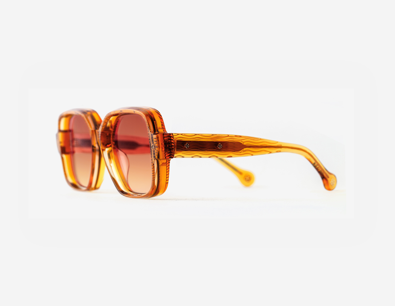 Luxury Japanese eyewear – Bellesguard Terra Dorada sunglasses, acetate in Terra Dorada, Amber Meld lenses, 18ct Gold plating, Filter Category 2, left view.