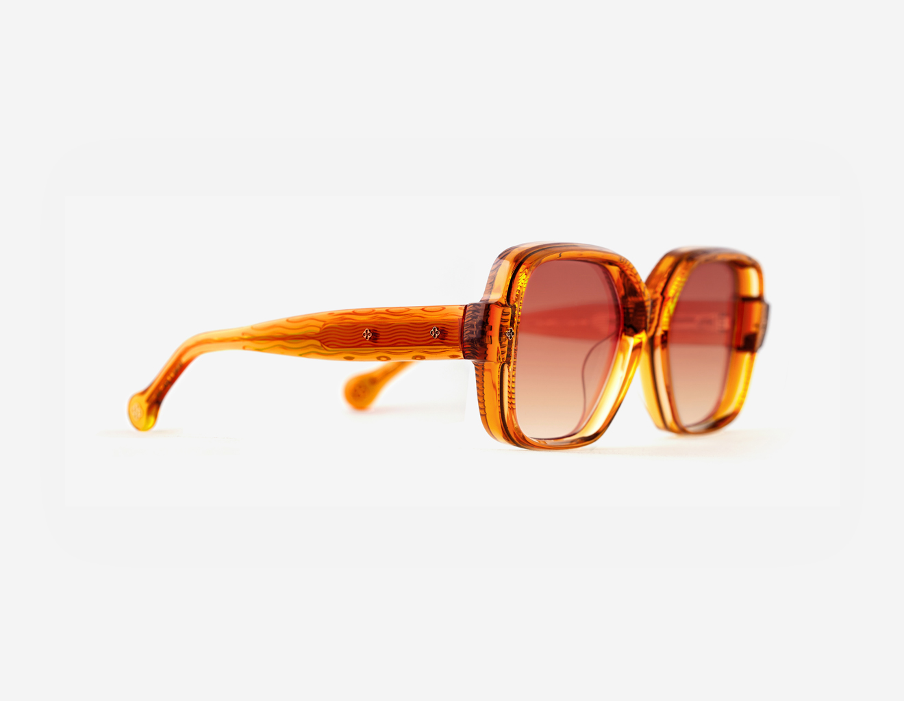 Luxury Japanese eyewear – Bellesguard Terra Dorada sunglasses, acetate in Terra Dorada, Amber Meld lenses, 18ct Gold plating, Filter Category 2, right view.
