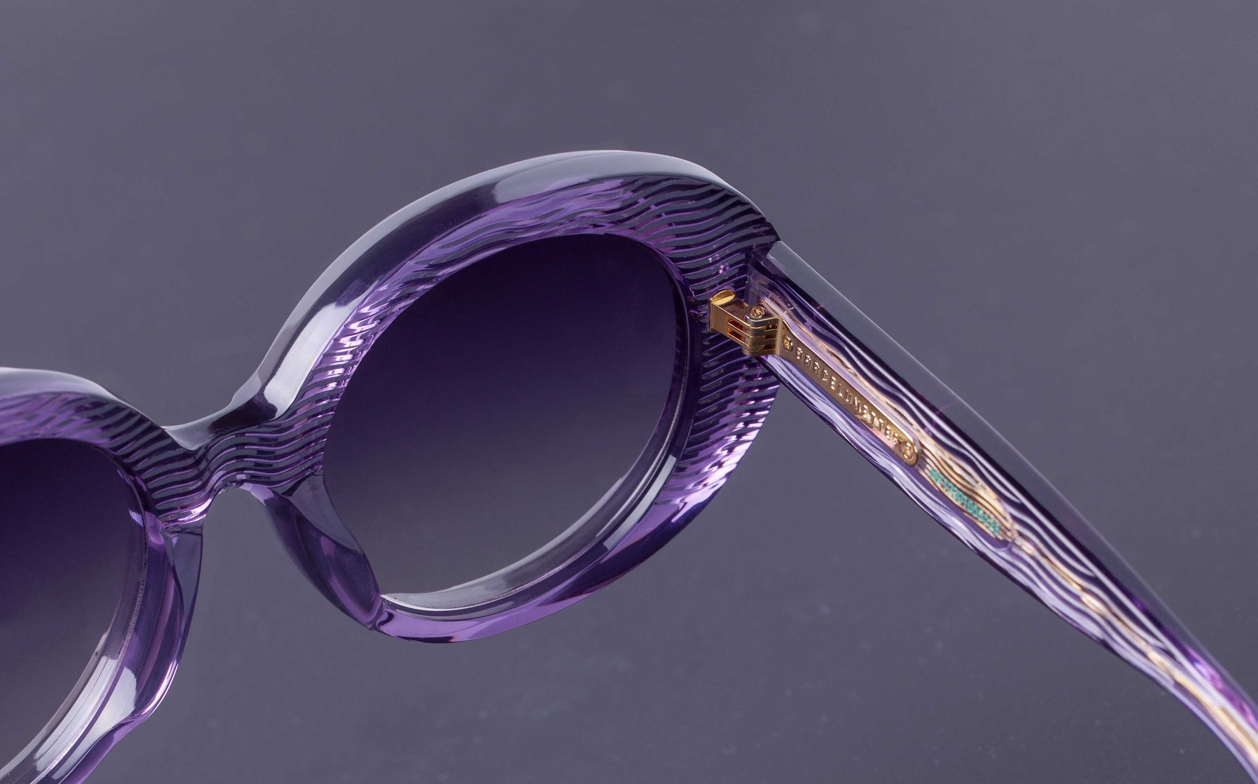 Layered acetate and gold hinge detail on Barcelunettes La Pedrera frame